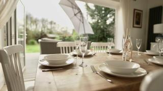 Spacious Home in the Cotswolds Parking & Garden - 2