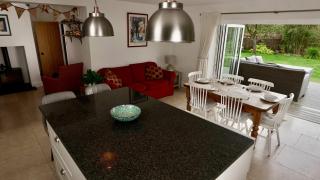 Spacious Home in the Cotswolds Parking & Garden - 4