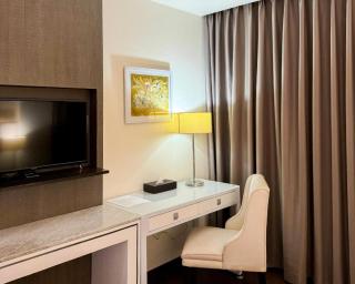 Home Crest Hotel - 4