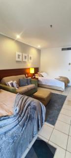 Studio Costa Bella em Angra - Condomínio Completo com Piscina, Bar Molhado e Acesso à Marina - 1
