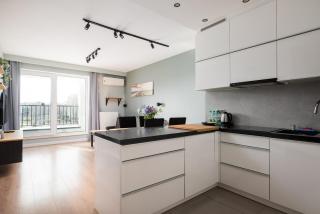 Wola Obozowa Spacious Apartment by BookingHost - 1