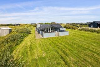 Renovated Holiday Home With 4 Bedrooms 800 Meters From The North Sea - 0