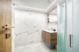 A45 Renovated 2026 Koukaki Gem Near EMST & Metro - 5