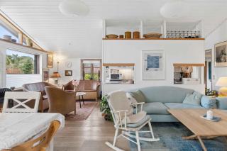 Lovely Holiday Home Near Sandy Beach - 0