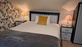 Apartment - Sleeps 3 - Free Parking - 9