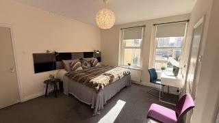 Belavista spacious Douglas apartment with stunning sea views - 8