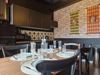 Appartement 4 pers - déco magique immersive - centre Reims - 3