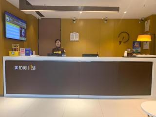 IU Hotels·GuiYang North Railway Station Dream City - 6