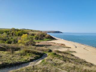 Apartment B022 with a large terrace and direct access to the sea - 1