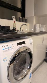 Modern 2-Bed Apartment - 2-Min Walk to Bromley-by-Bow Station - Fast Central London Access - 2