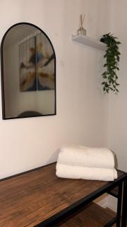 Modern 2-Bed Apartment - 2-Min Walk to Bromley-by-Bow Station - Fast Central London Access - 7