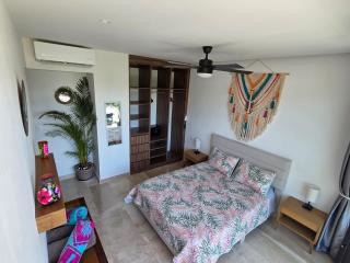 Stunning New Apartment, steps from the beach - 5