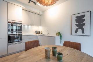 Stylish 2-Bedroom Apartment with Terrace - 1