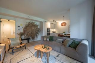 Stylish 2-Bedroom Apartment with Terrace - 3