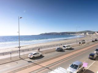 Belavista spacious Douglas apartment with stunning sea views - 5