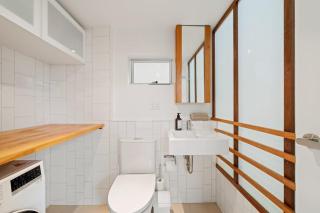 Exclusive Stylish Townhome - New Farm - 3