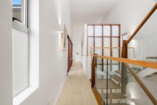 Exclusive Stylish Townhome - New Farm - 2