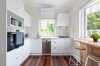 Art Deco with Modern Twist 1Bed-1Bath-1Car-New Farm - 3