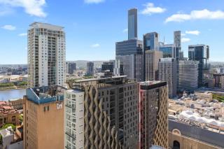 City Escape 2Bed-2Bath-1Car-Pool-Views - CBD - 5
