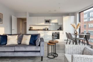 Modern & Spacious Apartment In Central Birmingham - 2