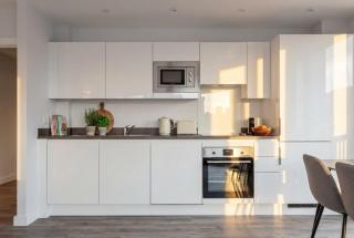 Modern & Spacious Apartment In Central Birmingham - 1