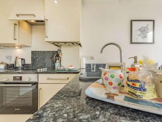 3 Bed in Tenby oc-fb055 - 2
