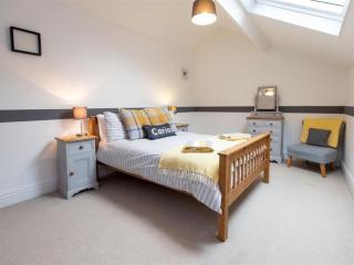 3 Bed in Tenby oc-fb141 - 2