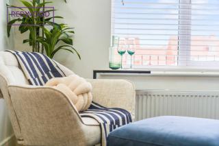 BRAND NEW! Farnborough Air Show Serviced Home X2 FREE Parking By Redwood Stays - 2