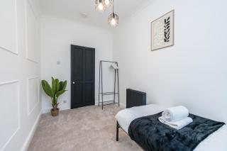 The Peterhead Blue Haven Modern 3BR - 6