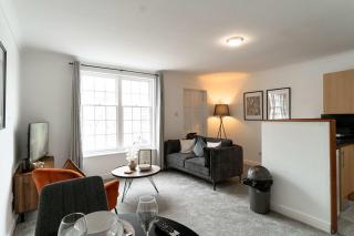 Bright 1 Bed Seaside Apartment - Harbour Views - 7