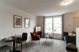 Bright 1 Bed Seaside Apartment - Harbour Views - 4