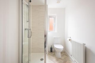Modern 3 Bed Derby Home with Free Parking - 5