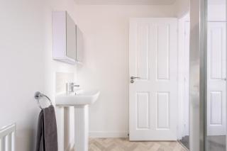 Modern 3 Bed Derby Home with Free Parking - 1