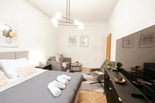 Heart of City Center Apartment with Parking - 7