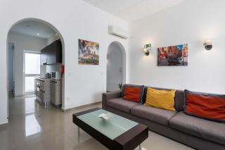 Four Bedroom Typical Maltese Townhouse - One Minute Away From The Seafront - 7