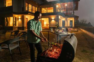 V are Family Summerfield Manor- 5BHK Villa with Pool Table, Bonfire & BBQ - 6
