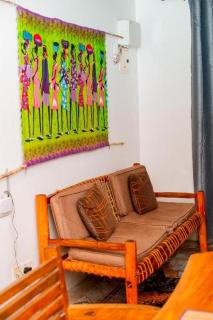 Charming Zanzibar Apartment Modern Comfort in Stone Town - 4