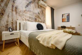 Culture at Your Doorstep - Modern 1BR in the City Center - 3