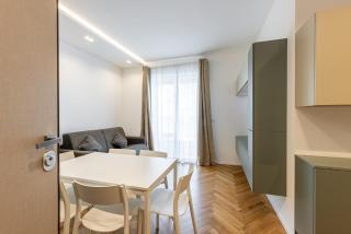 Doria 10 next to train station - 8