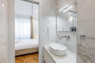 Doria 10 next to train station - 9