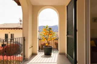 Serenity Como Lake View Apartment with Pool - 9