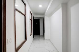 Super Collection O 24/7 Hotel - 9