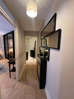 Brixton Apartment with Stylish Touches - 1