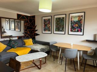 Brixton Apartment with Stylish Touches - 4