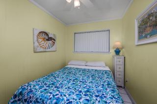 Oceanfront 1BR • Top-Floor Balcony Views • Cherry Grove • Sea Cabin 304-A - Myrtle Beach - 9