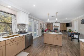 Spacious 4BR Home with Pool BBQ & Games - 7