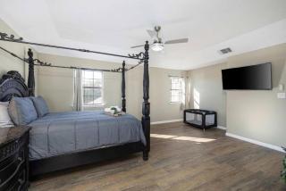 Spacious 4BR Home with Pool BBQ & Games - 2