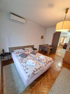 MB Deluxe Apartment - 1