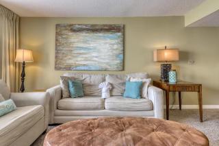 Pelican Beach Resort 1802 - 5