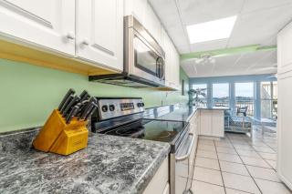 The Treehouse On the Bay - 1